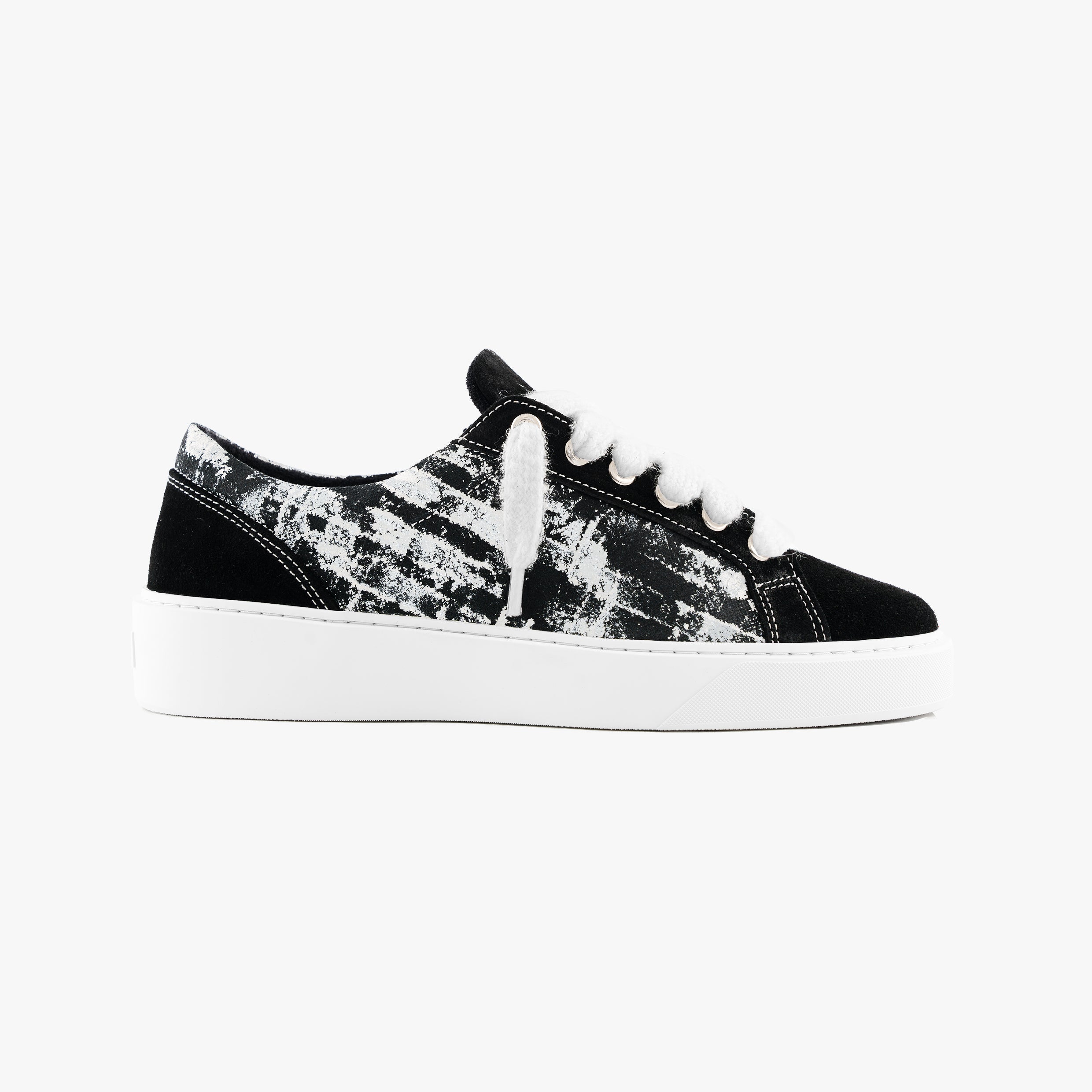 numeriś-signet-chalk-black-side-profile-british-luxury-sneakers