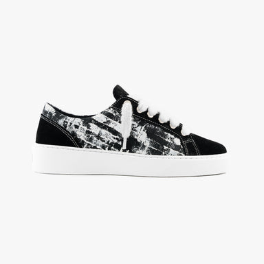 numeriś-signet-chalk-black-side-profile-british-luxury-sneakers